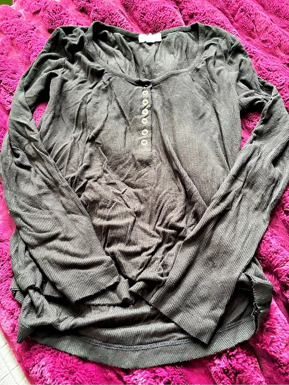 Socialite Long Sleeve Henley Top in Black Size Medium